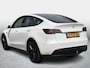 Tesla Model Y RWD 58 kWh SoH 94,5% / Warmtepomp / Trekhaak / Panoramadak / Stoelverwarming en Ventilatie / 3 Fase / 1e Eigenaar /