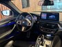 BMW 5-Serie Touring 520d Business Edition Plus / Camera / Stuurverwarming / Sfeerverlichting / Carplay / DAB / Leder