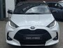 Toyota Yaris 1.5 Hybrid Executive HEAD-UP KEYLESS JBL-AUDIO STOEL/STUURVERWARMING PARK-SENSOREN LM-VELGEN 18" APPLE/ANDROID