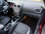 Ford Focus Wagon 1.6 Titanium | Schuifdak | Navi | Autom. Airco | Cruise Control | Half Leer | Sportstoelen | PDC | Privacy Glass | LMV | Stoelverwarming | Nieuwe APK!
