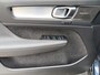 Volvo XC40 B4 Plus Black Edition 360 Camera| Panoramadak | 20" velgen | Extra getint glas | Harman Kardon Audio | Zwart dak | Elektrisch verstelbare stoelen | | Apple Carplay/Android Auto|telefoonintegratie premium | Cruise control adaptief met Stop&Go en stuurhulp | Dodehoekdetectie met correctie