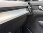 Volvo XC40 B4 Plus Black Edition 360 Camera| Panoramadak | 20" velgen | Extra getint glas | Harman Kardon Audio | Zwart dak | Elektrisch verstelbare stoelen | | Apple Carplay/Android Auto|telefoonintegratie premium | Cruise control adaptief met Stop&Go en stuurhulp | Dodehoekdetectie met correctie
