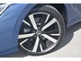 Volkswagen Golf Life Edition eHybrid | 'App-Connect' draadloze smartphone integratie | Achterbank in ongelijke delen neerklapbaar incl. middenarmsteun en doorlaadmogelijkheid | Achterlichten LED