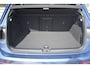 Volkswagen Golf Life Edition eHybrid | 'App-Connect' draadloze smartphone integratie | Achterbank in ongelijke delen neerklapbaar incl. middenarmsteun en doorlaadmogelijkheid | Achterlichten LED