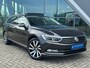 Volkswagen Passat Variant 1.8 TSI Business Edition R 180pk Automaat / Schuifdak / Leder / Trekhaak