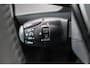 Peugeot 2008 1.2 100PK ALLURE | DRAADLOZE APPLE CARPLAY/ANDROID AUTO | ACHTERUITRIJ CAMERA | PARKEERSENSOREN VOOR EN ACHTER | NAVIGATIE | CLIMATE CONTROL | LICHTMETALEN VELGEN 17" | LED KOPLAMPEN |