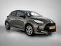 Toyota Yaris 1.5 Hybrid Dynamic | NIEUW GELEVERD & ONDERHOUDEN | 1e Eigenaar | Navigatie | Unieke Kleur | Onderweg-naar-dealer