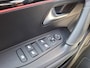 Peugeot e-2008 EV GT 50 kWh | Navigatie/Apple Carplay / Android Auto | LM Velgen 17" | SOH 93,8% | Voorstoelen Verwarmd | Cruise Control | Achteruitrijcamera |