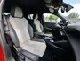 Peugeot e-2008 EV GT 50 kWh | SOH 93,8% | Navigatie/Apple Carplay / Android Auto | LM Velgen 17" | Voorstoelen Verwarmd | Cruise Control | Achteruitrijcamera |