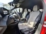 Peugeot e-2008 EV GT 50 kWh | Navigatie/Apple Carplay / Android Auto | LM Velgen 17" | SOH 93,8% | Voorstoelen Verwarmd | Cruise Control | Achteruitrijcamera |