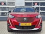 Peugeot e-2008 EV GT 50 kWh | Navigatie/Apple Carplay / Android Auto | LM Velgen 17" | SOH 93,8% | Voorstoelen Verwarmd | Cruise Control | Achteruitrijcamera |