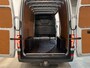 Volkswagen Crafter 35 2.0 TDI L3H3 140 PK Automaat / Euro 6 / Trekhaak 3.000 KG / Airco / Cruise Control / CarPlay / PDC / Navigatie / 3-Zits / 69.000 KM !!