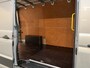 Volkswagen Crafter 35 2.0 TDI L3H3 140 PK Automaat / Euro 6 / Trekhaak 3.000 KG / Airco / Cruise Control / CarPlay / PDC / Navigatie / 3-Zits / 69.000 KM !!