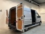 Volkswagen Crafter 35 2.0 TDI L3H3 140 PK Automaat / Euro 6 / Trekhaak 3.000 KG / Airco / Cruise Control / CarPlay / PDC / Navigatie / 3-Zits / 69.000 KM !!
