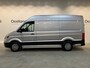 Volkswagen Crafter 35 2.0 TDI L3H3 140 PK Automaat / Euro 6 / Trekhaak 3.000 KG / Airco / Cruise Control / CarPlay / PDC / Navigatie / 3-Zits / 69.000 KM !!