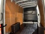 Volkswagen Crafter 35 2.0 TDI L3H3 140 PK Automaat / Euro 6 / Trekhaak 3.000 KG / Airco / Cruise Control / CarPlay / PDC / Navigatie / 3-Zits / 69.000 KM !!
