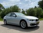 BMW 3-Serie 330e Centennial High Executive Automaat / 1e Eigenaar / Schuifdak / HUD / Sport-Leder / Camera / Navi / Clima / PDC /