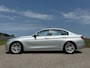 BMW 3-Serie 330e Centennial High Executive Automaat / 1e Eigenaar / Schuifdak / HUD / Sport-Leder / Camera / Navi / Clima / PDC /