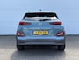 Hyundai Kona Electric EV Premium 64 kWh SOH 100 % 1 Fase / Lichtmetalen velgen 17" / Cruise control adaptief met Stop&Go en stuurhulp / Airco (automatisch) /