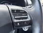 Hyundai Kona Electric EV Premium 64 kWh SOH 100 % 1 Fase / Lichtmetalen velgen 17" / Cruise control adaptief met Stop&Go en stuurhulp / Airco (automatisch) /