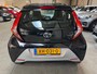 Toyota Aygo 1E EIGENAAR NL AUTO NAP APPLE/CARPLAY CAMERA LED BLUETOOTH AIRCO X-PLAY AUTOMAAT!!