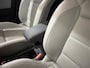 Renault Clio 100PK TCe Initiale Paris | 1e eigenaar | Bose Audio | Wit Leder | Armsteun | Climate Control | Camera | Apple CarPlay/Android Auto | Cruise Control | Lichtemetalen Velgen | Licht & Regen Sensor |