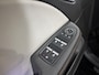 Renault Clio 100PK TCe Initiale Paris | 1e eigenaar | Bose Audio | Wit Leder | Armsteun | Climate Control | Camera | Apple CarPlay/Android Auto | Cruise Control | Lichtemetalen Velgen | Licht & Regen Sensor |