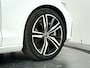 Volvo V60 T6 Plug-in hybrid AWD Ultimate Dark | Panoramadak | Parkeercamera | Head-up display | Harman Kardon | Stoel- en Stuurverwarming