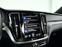 Volvo V60 T6 Plug-in hybrid AWD Ultimate Dark | Panoramadak | Parkeercamera | Head-up display | Harman Kardon | Stoel- en Stuurverwarming