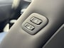Genesis GV70 AWD SPORT / Fabrieksgarantie tot 06-2029 / SOH 98,7% / 1.800 kg Trekgewicht / Schuif-/Kanteldak / Keyless Entry/Start / Apple Carplay Android Auto / Stuur- Stoel & Achterbank verwarming / Elektische Achterklep / Stoelventilatie / 360/Rondomzicht camera / CCS Snelladen / 20" Velgen /