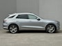 Genesis GV70 AWD SPORT / Fabrieksgarantie tot 06-2029 / SOH 98,7% / 1.800 kg Trekgewicht / Schuif-/Kanteldak / Keyless Entry/Start / Apple Carplay Android Auto / Stuur- Stoel & Achterbank verwarming / Elektische Achterklep / Stoelventilatie / 360/Rondomzicht camera / CCS Snelladen / 20" Velgen /