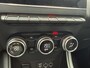 Renault Captur 1.3 TCe 140 Intens / Trekhaak (1200 KG Trekgewicht) / Stoelverwarming / Stuurverwarming / Voorruitverwarming / Dode Hoek Detectie / All Season Banden / 360 Graden Camera/ Apple Carplay