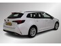 Toyota Corolla Hybrid 140 Dynamic, Parkeersensoren , Stuur en stoelverwarming, Camera, Sensoren, Apple Carplay / Android Auto, Keyless!