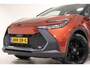 Toyota C-HR / C-HR+ 2.0 Plug-in Hybrid 220 Dynamic, Zwarte 18" inch velgen & Logo's, Oranje Accenten en Remklauwen, Stuur & Stoelverwarming!