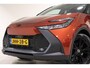 Toyota C-HR / C-HR+ 2.0 Plug-in Hybrid 220 Dynamic, Zwarte 18" inch velgen & Logo's, Oranje Accenten en Remklauwen, Stuur & Stoelverwarming!