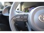 Toyota Aygo X Hybrid 115 play Green, Lm velgen, Getinte ramen, All season banden, Groene Remklauwen.