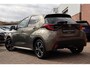 Toyota Yaris 1.5 Hybrid 115 Dynamic Limited Parkeersensoren, Stoelverwarming, Apple Carplay / Android Auto.