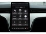 Volvo EX90 Twin Motor Performance Ultra 7p. 111 kWh | Panoramadak | Semi elektrische trekhaak | Luchtvering | Voorstoelen verwarmbaar met massagefunctie | Verwarmbaar stuurwiel | Verwarmbare achterbank | Adaptieve Cruise Control | Alarmklasse 3 | Visual Park Assist |