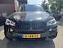 BMW X5 xDrive40e iPerformance M Sport Shadow SOH 84% // PANO/SCHUIFKANTELDAK // MEMORYSEAT // ADAPTICE CRUISE // NAVI + CARPLAY // HARMAN/KARDON AUDIO // SFEERVERLICHTING // FULL LED