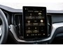 Volvo XC60 T8 Plug-in hybrid AWD Ultra Dark Executive Edition | Google | Long Range | Bowers & Wilkins Audio | Luchtvering | Gelamineerd Zijruiten Rondom | Stoelmassage & Ventilatie | Getint Glas | LED Koplampen | Stoel-/Stuurverwarming | Dodehoekdetectie | Keyless | Zitverlenging | 22" LM