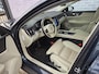 Volvo V60 Cross Country 2.0 T5 AWD Pro | Trekhaak | Panoramadak | Head-up Display | Harman Kardon Audio | Parkeerverwarming | 360 Graden Camera | Parkeersensoren | Stoelverwarming voor en achter | Elektrisch Verstelbare Voorstoelen | Cruise Control Adaptief | BLIS