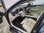 Volvo V60 Cross Country 2.0 T5 AWD Pro | Trekhaak | Panoramadak | Head-up Display | Harman Kardon Audio | Parkeerverwarming | 360 Graden Camera | Parkeersensoren | Stoelverwarming voor en achter | Elektrisch Verstelbare Voorstoelen | Cruise Control Adaptief | BLIS