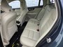 Volvo V60 Cross Country 2.0 T5 AWD Pro | Trekhaak | Panoramadak | Head-up Display | Harman Kardon Audio | Parkeerverwarming | 360 Graden Camera | Parkeersensoren | Stoelverwarming voor en achter | Elektrisch Verstelbare Voorstoelen | Cruise Control Adaptief | BLIS