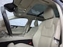 Volvo V60 Cross Country 2.0 T5 AWD Pro | Trekhaak | Panoramadak | Head-up Display | Harman Kardon Audio | Parkeerverwarming | 360 Graden Camera | Parkeersensoren | Stoelverwarming voor en achter | Elektrisch Verstelbare Voorstoelen | Cruise Control Adaptief | BLIS