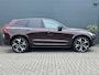 Volvo XC60 2.0 T8 Plug-in hybrid AWD Ultra Dark Exec. Ed. | Full option! | Mulberrry Red | Luchtvering | Massage | Bowers & Wilkins | Pano |