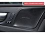 Volvo XC60 2.0 T6 PHEV Long Range AWD Plus Dark|Stoelverwarming+Koeling|Camera|ACC|