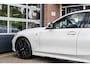 BMW 3-Serie Touring 330e xDrive M-Sport | Panorama | Harman/Kardon | Memory | Trekhaak | Parking Ass. Plus | 19' Inch |