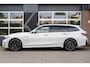 BMW 3-Serie Touring 330e xDrive M-Sport | Panorama | Harman/Kardon | Memory | Trekhaak | Parking Ass. Plus | 19' Inch |