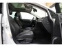 Volkswagen Golf 1.4 TSI ACT 140PK DSG R-Line * Pano - Keyless - Camera - Xenon - LED - Leder - Massage *
