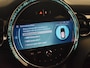 MINI Cooper 5-Deurs 1.5 Classic 136PK AUTO | Cruise control | Navigatie | Parkeersensoren achter | Apple carplay Android auto | Keyless start | Airco automatisch | Verkeersborden detectie | DAB | LED | 17"LMV